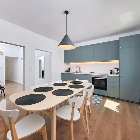 Riverside Center, 3 Bedroom Near Danube River Appartement