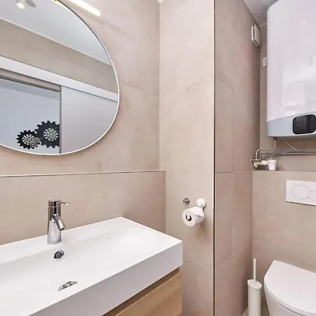 Riverside Center, 3 Bedroom Near Danube River شقة براتسيلافا