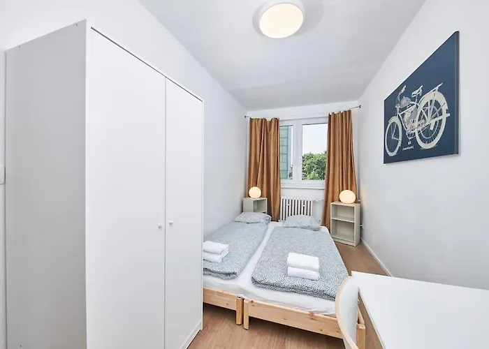 Riverside Center, 3 Bedroom Near Danube River براتسيلافا